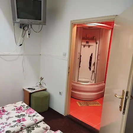 Sobe Hostel Rooms Bela Lada Milovana Vidakovica4 Novi Sad Centar Hotel miłości *
