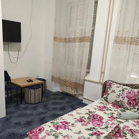 Sobe Hostel Rooms Bela Lada Milovana Vidakovica4 Novi Sad Centar * Novi Sad