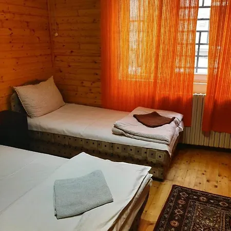 Sobe Hostel Rooms Bela Lada Milovana Vidakovica4 Novi Sad Centar * Novi Sad